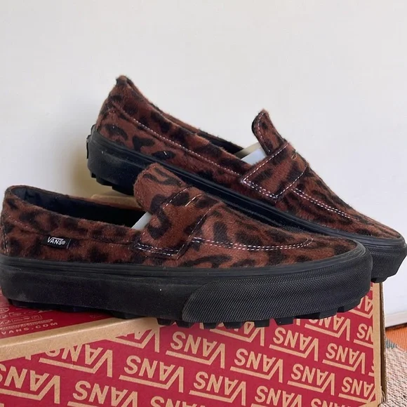 Van’s WMNS Style 53
Leopard Brown/Black
VN000CQPY49
Sneakers - Picture 5 of 16